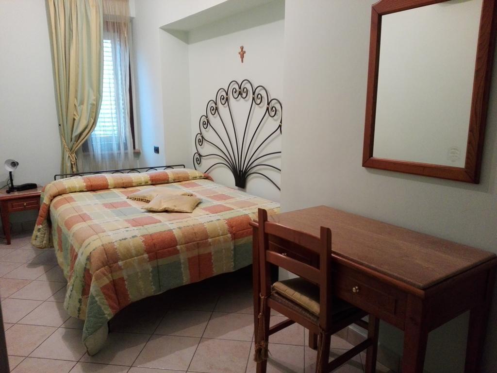 Hotel Ponte San Vittorino Assisi Bagian luar foto