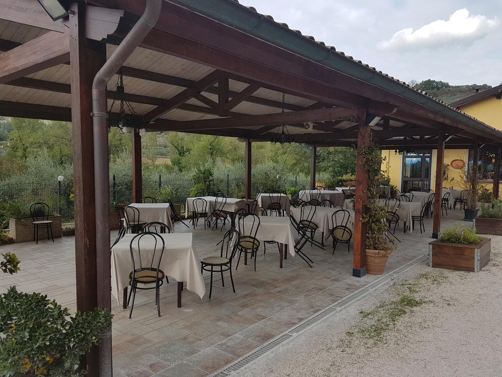 Hotel Ponte San Vittorino Assisi Bagian luar foto