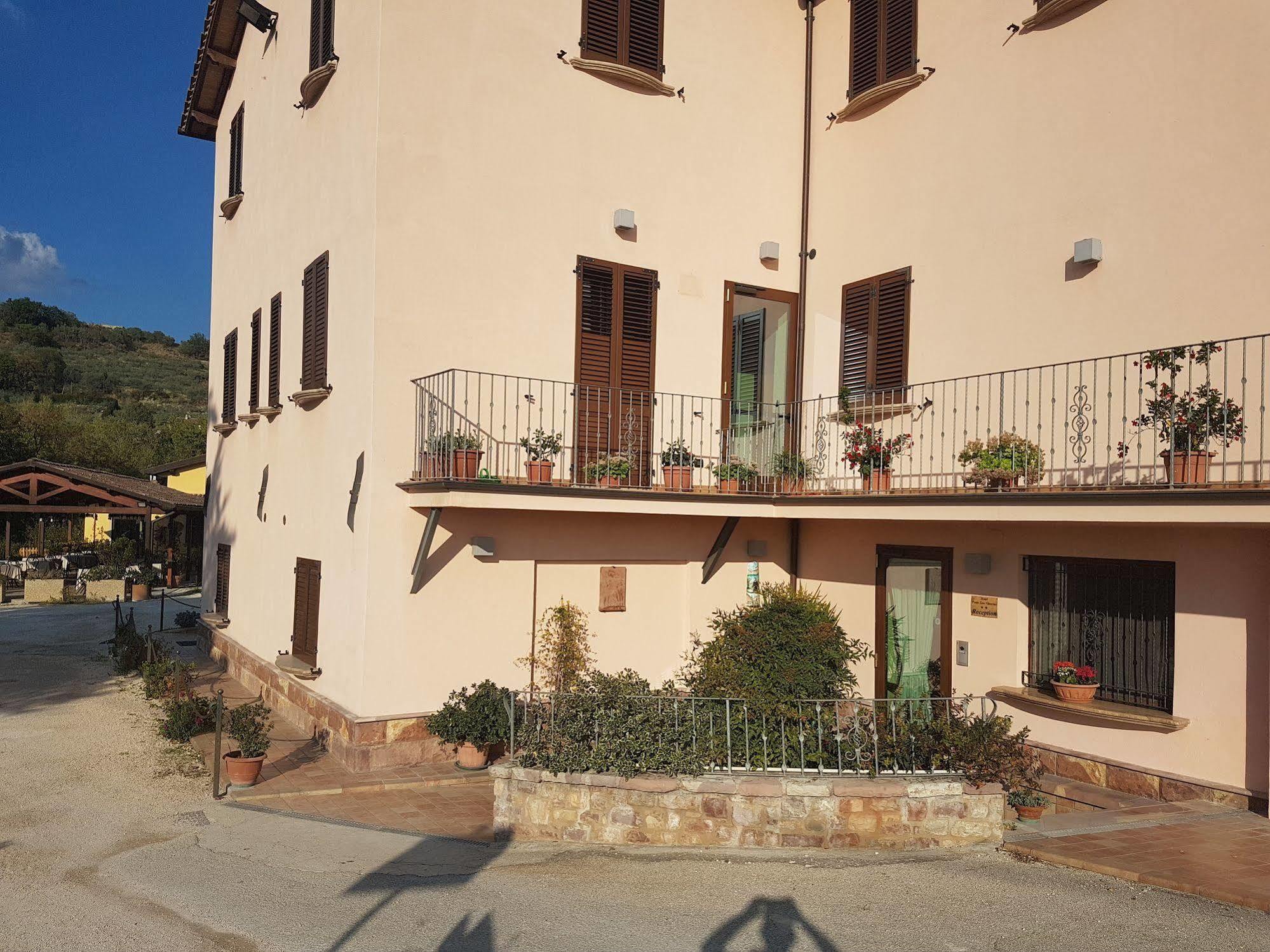 Hotel Ponte San Vittorino Assisi Bagian luar foto