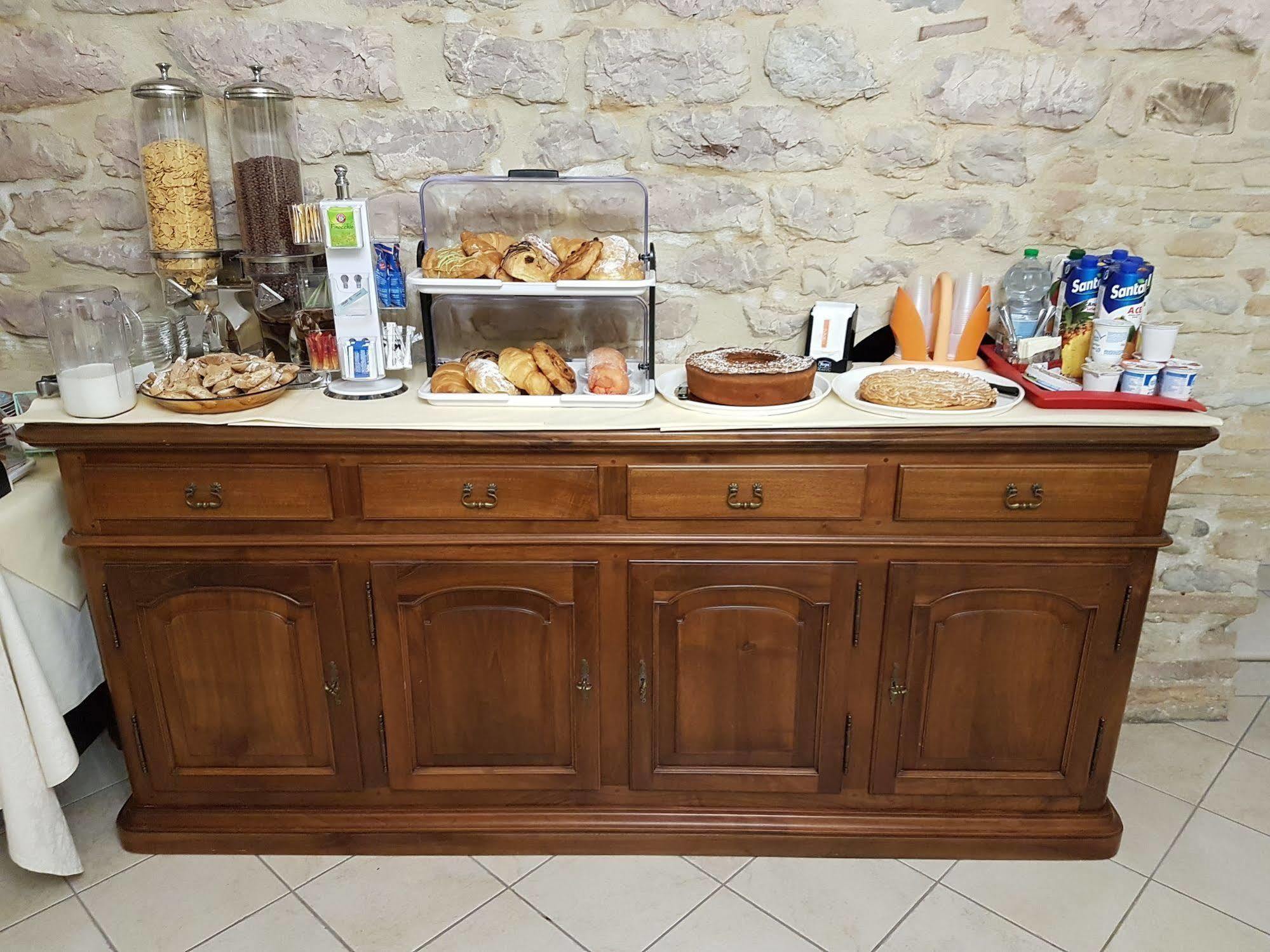 Hotel Ponte San Vittorino Assisi Bagian luar foto