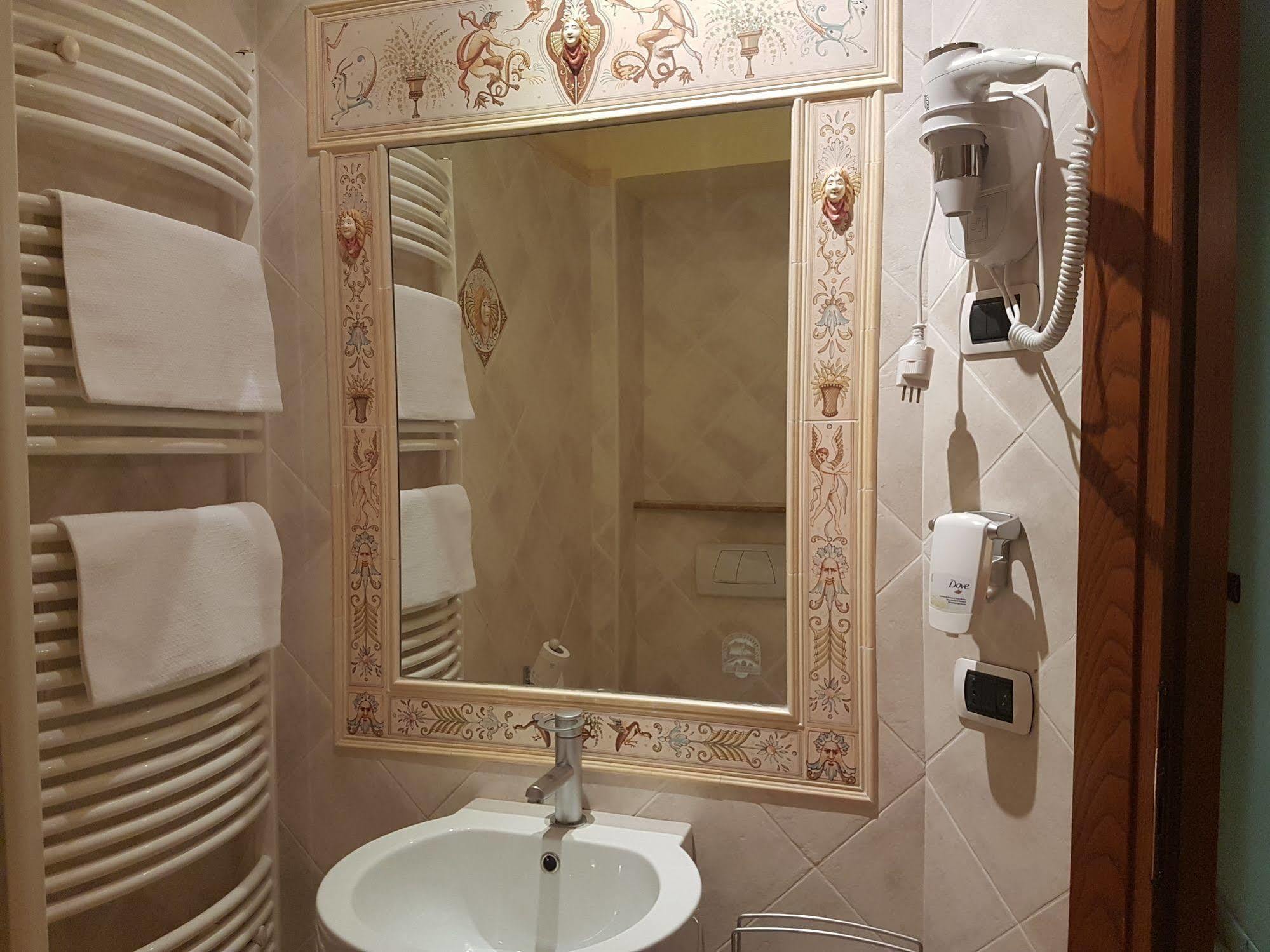 Hotel Ponte San Vittorino Assisi Bagian luar foto