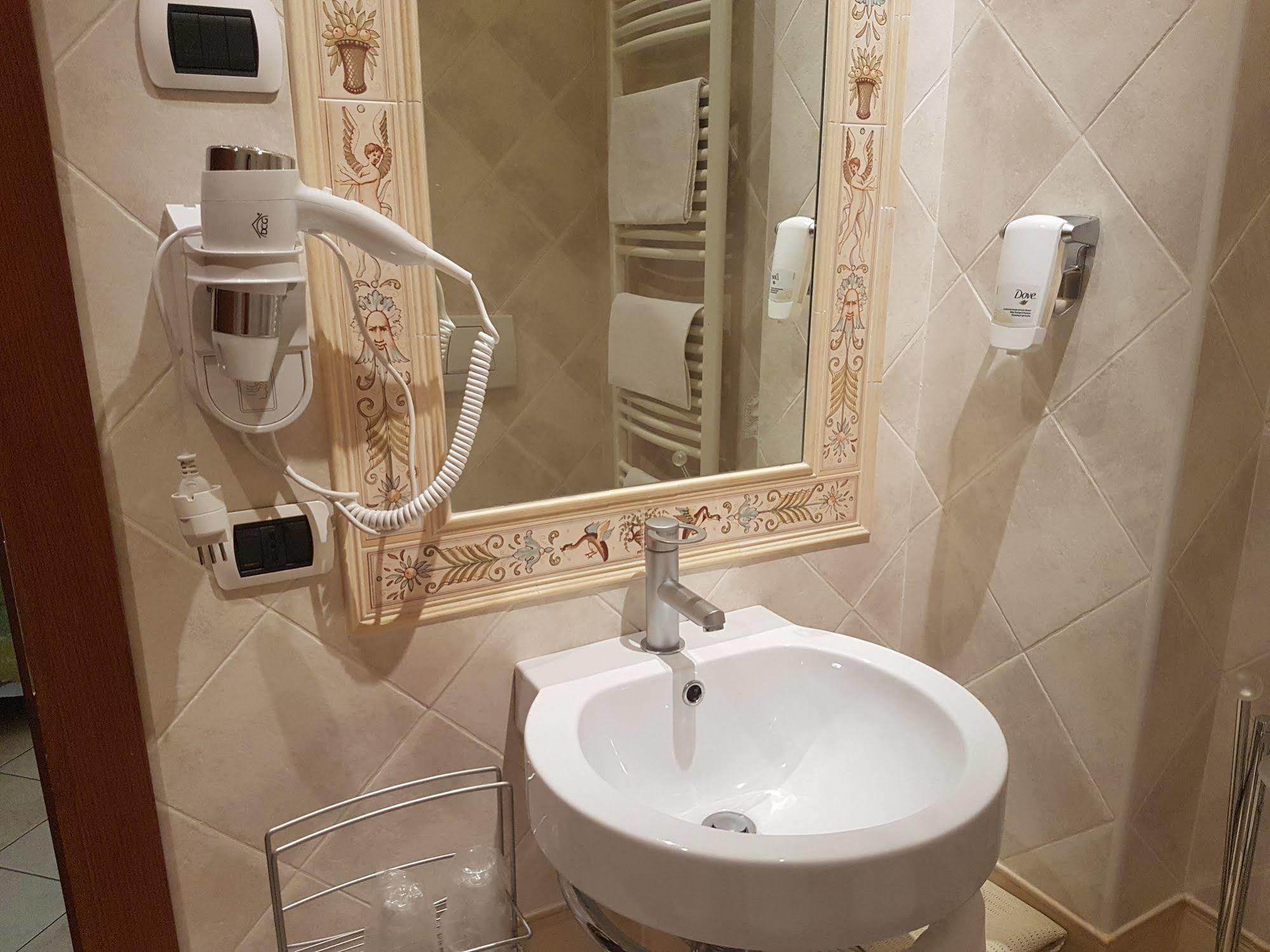 Hotel Ponte San Vittorino Assisi Bagian luar foto
