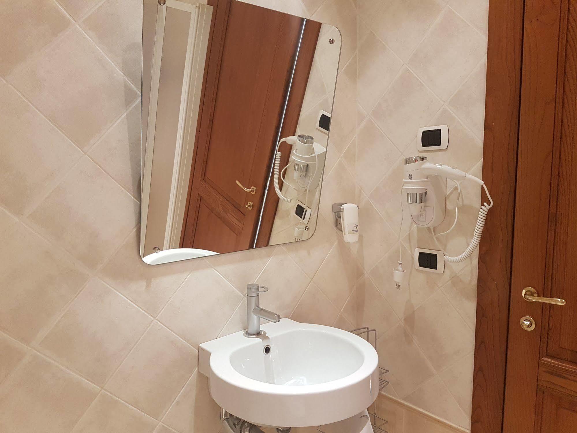 Hotel Ponte San Vittorino Assisi Bagian luar foto