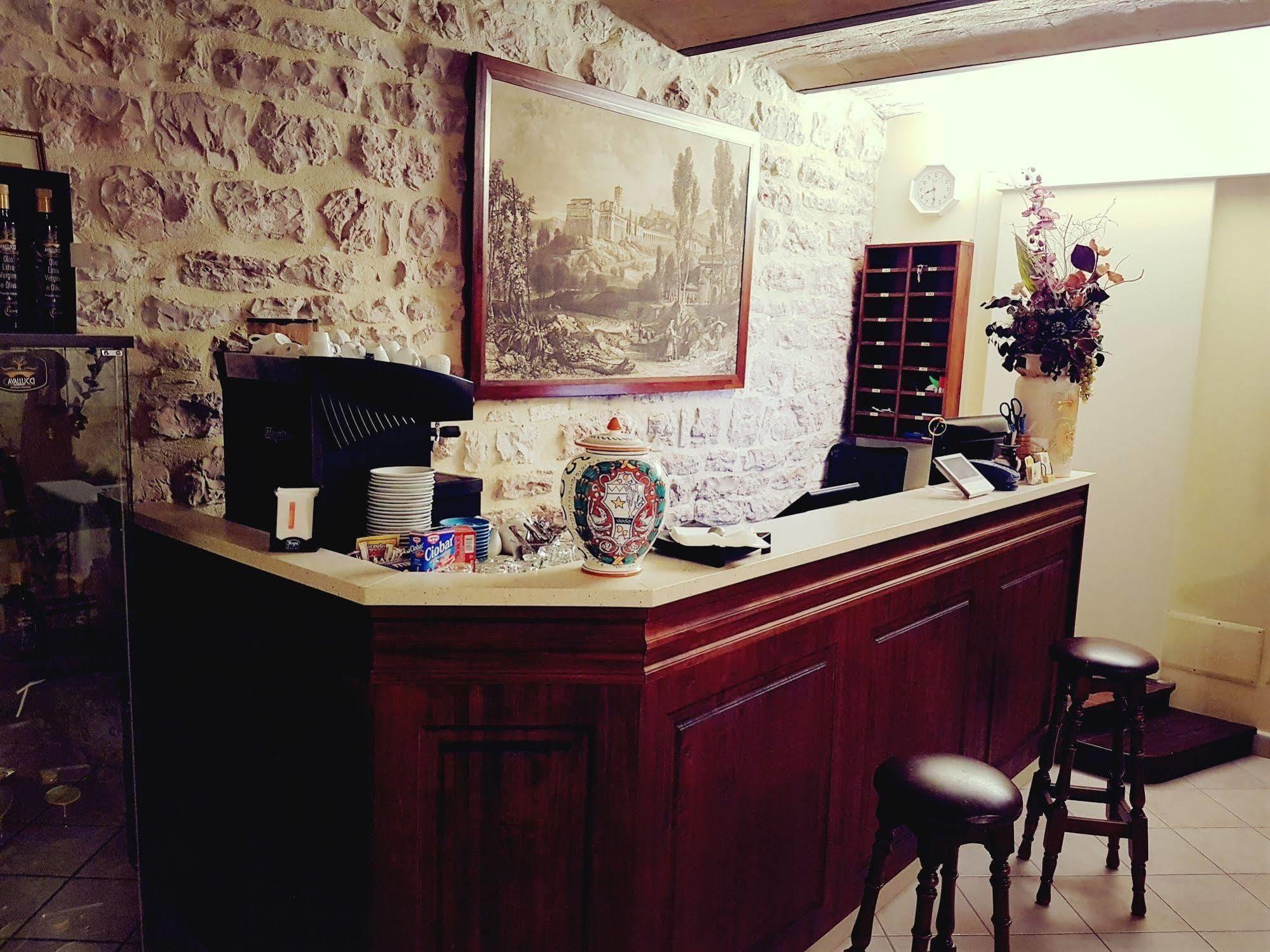 Hotel Ponte San Vittorino Assisi Bagian luar foto
