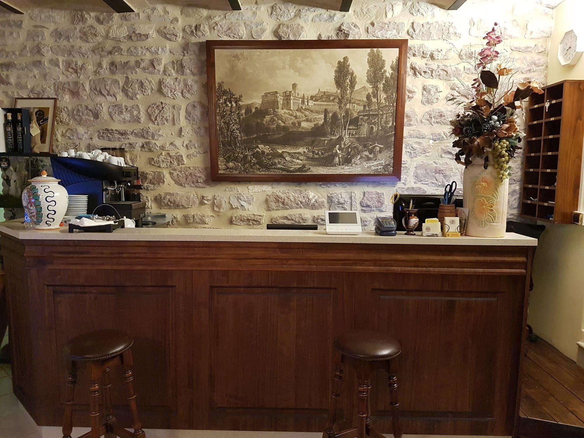 Hotel Ponte San Vittorino Assisi Bagian luar foto