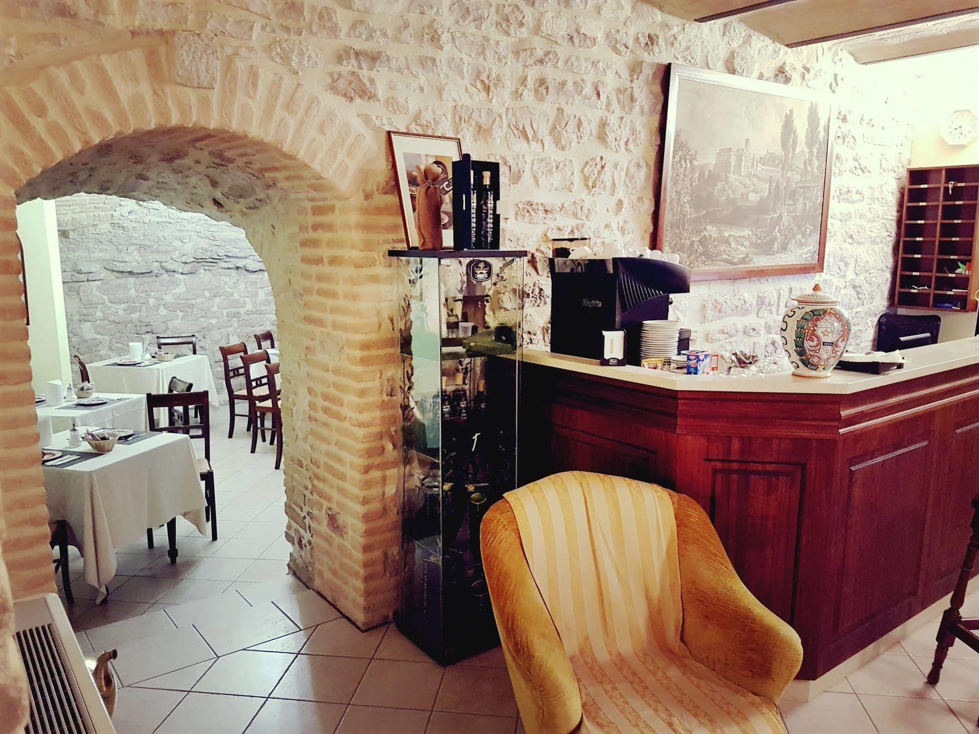 Hotel Ponte San Vittorino Assisi Bagian luar foto