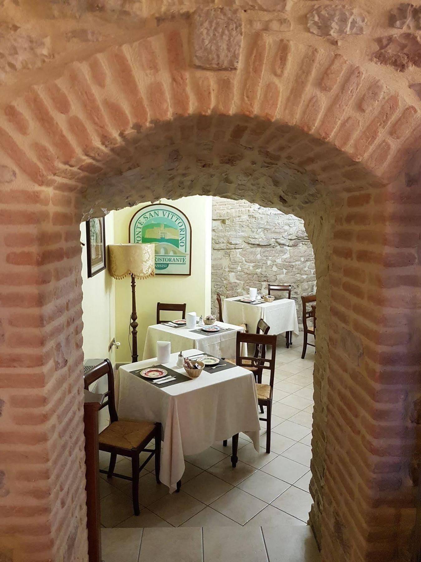 Hotel Ponte San Vittorino Assisi Bagian luar foto